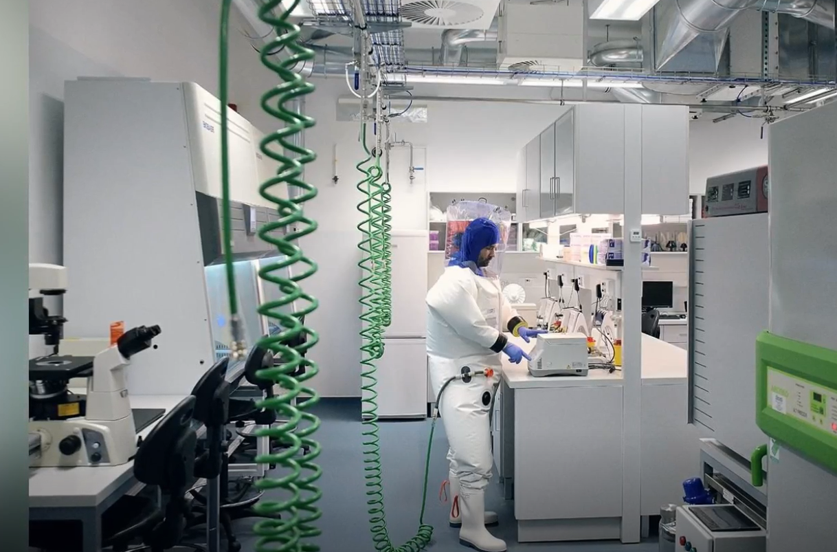 3D nyomtatott egyéni védőeszközök készítése és tesztelése a Covid alatt – videó