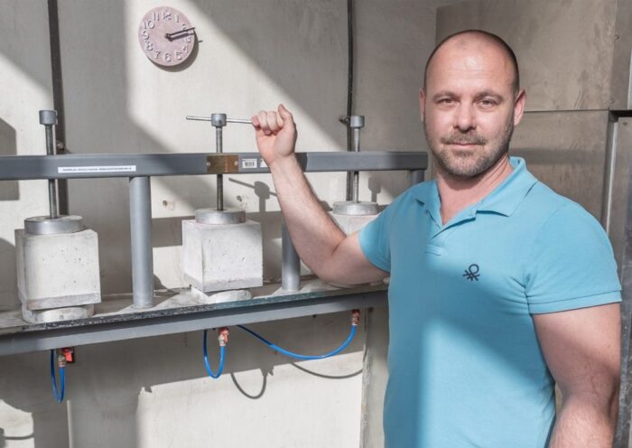 Egyedülálló építőipari vizsgálatokat végez a Széchenyi István Egyetem laboratóriuma
