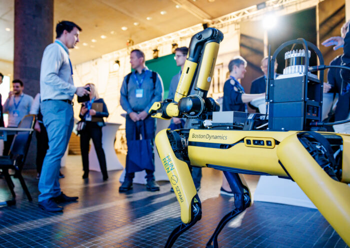 Az agentic AI-tól a jövőbiztos intelligens rendszerekig: világszínvonalú előadókkal érkezik a héten az AI Symposium 2026
