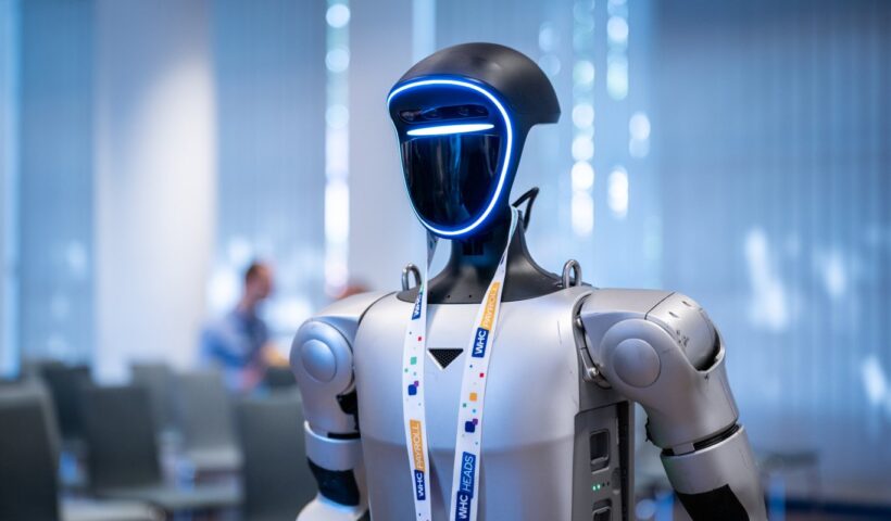 Munkába állt Máté, a BME humanoid robotja